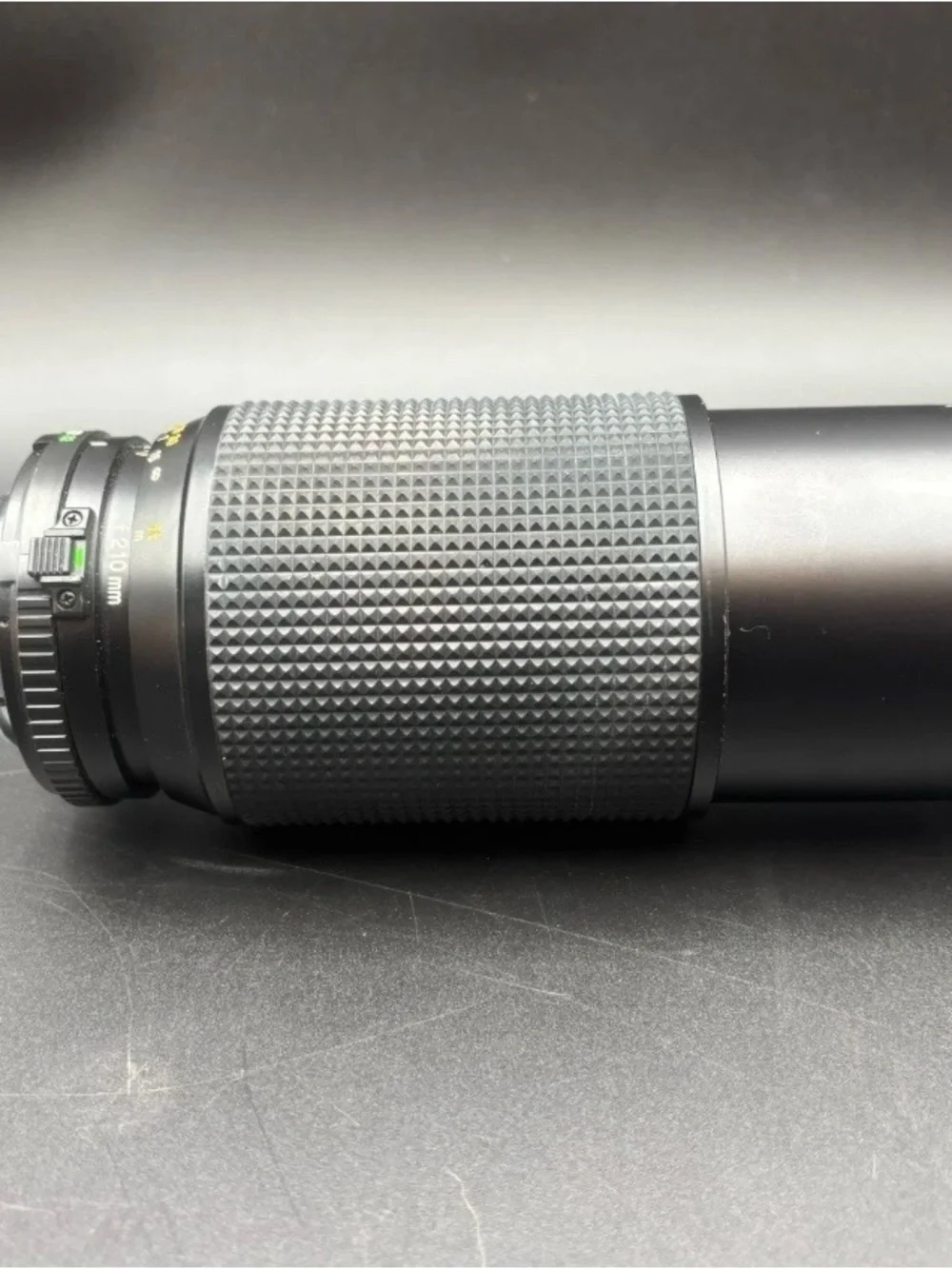 MINOLTA MD 70-210mm ZOOM MF LENS from JAPAN with Wide Angle Hood 55mm